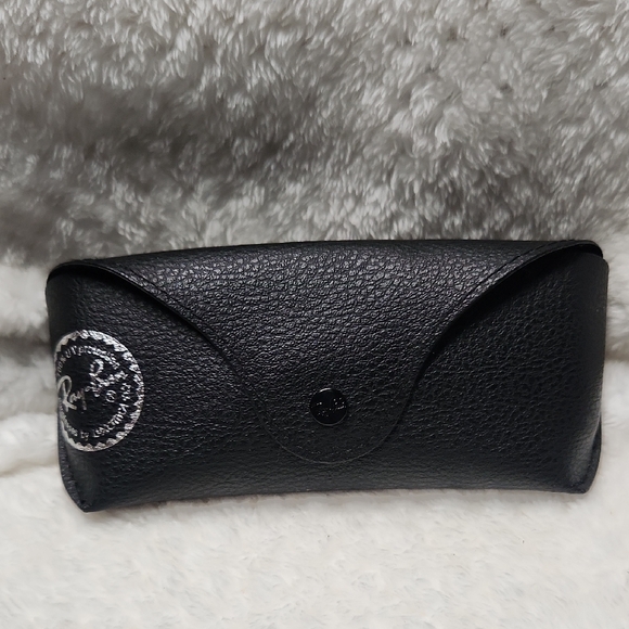 Ray-Ban Accessories - Ray-Ban Glass Case Snap Closure